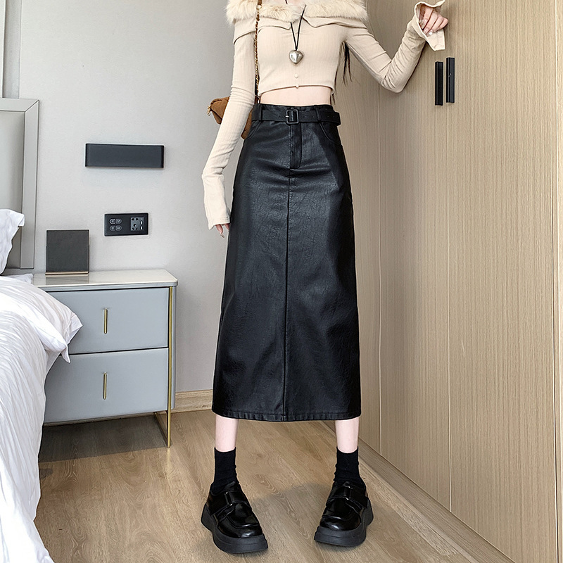 ストレートの皮のスカートの半身のスカートの女性の2025春の新型のハイウエストのオープンフォークはやせている包みの尻の気質の黒色の一歩のスカートを現します。|undefined