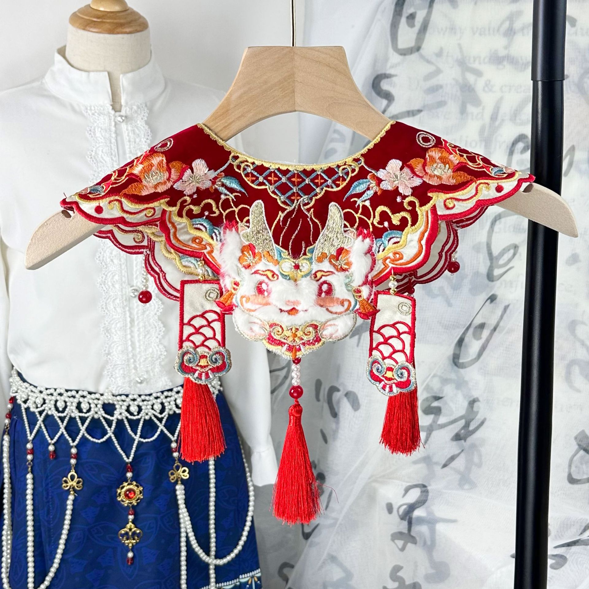 Nueva ropa china para niños, set de Año Nuevo rojo con falda de cuello falso con chal antiguo image 3