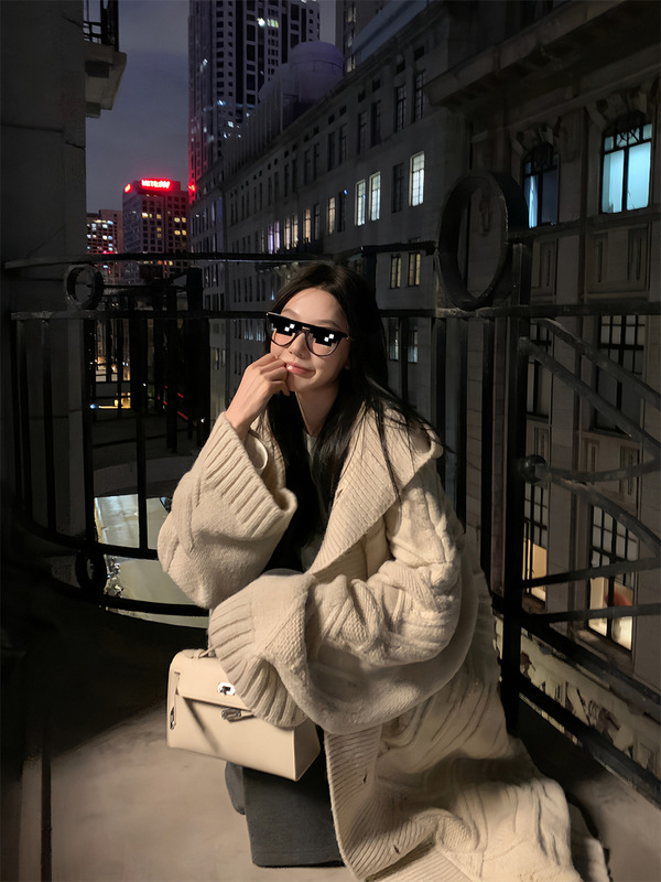 区区欧阳绞花连帽毛衣外套女冬季加厚宽松过膝中长款针织开衫大衣|undefined