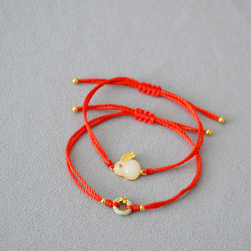 A unique, minimalist Chinese-style zodiac red rope braided Qinglong jade pendant bracelet with a circular clasp for adjustable closure, exuding elegance and personality.