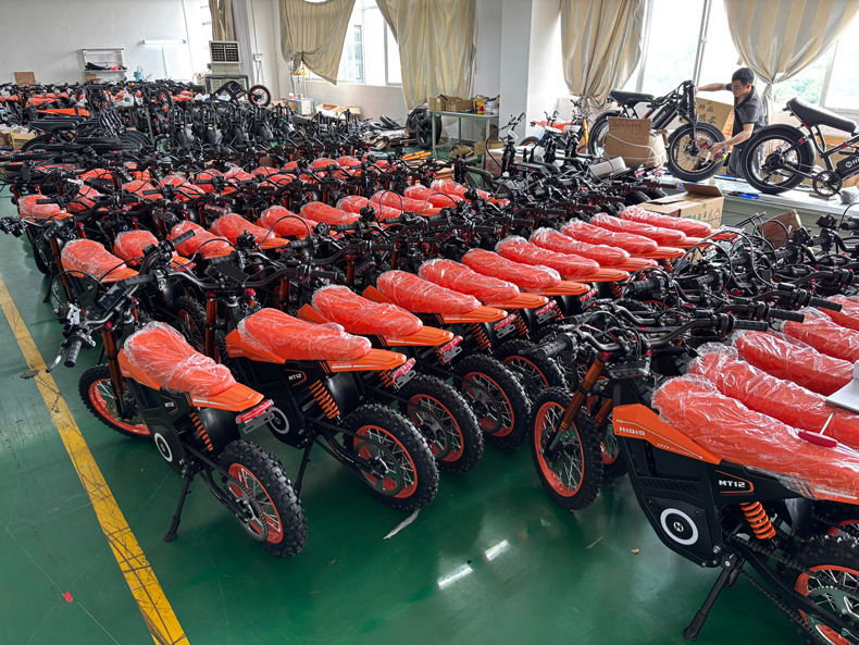 European and American Overseas Warehouse Off-Road Electric Motorcycle 4000W Mountain Dirtbike Racing 17/ 14inch Electric Motorcycle Export