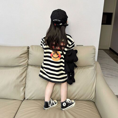 Middle and large children's sweaters, children's fashionable smiling face, medium and long striped dress, new autumn and winter baby's long-sleeved, foreign-style baby