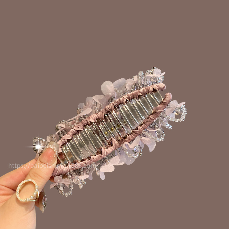 後頭部の髪を掴む女性用のピンクの花ビーズのサメクリップ、エレガントでハイエンドのヘアアクセサリー、髪を整理整頓します。|undefined