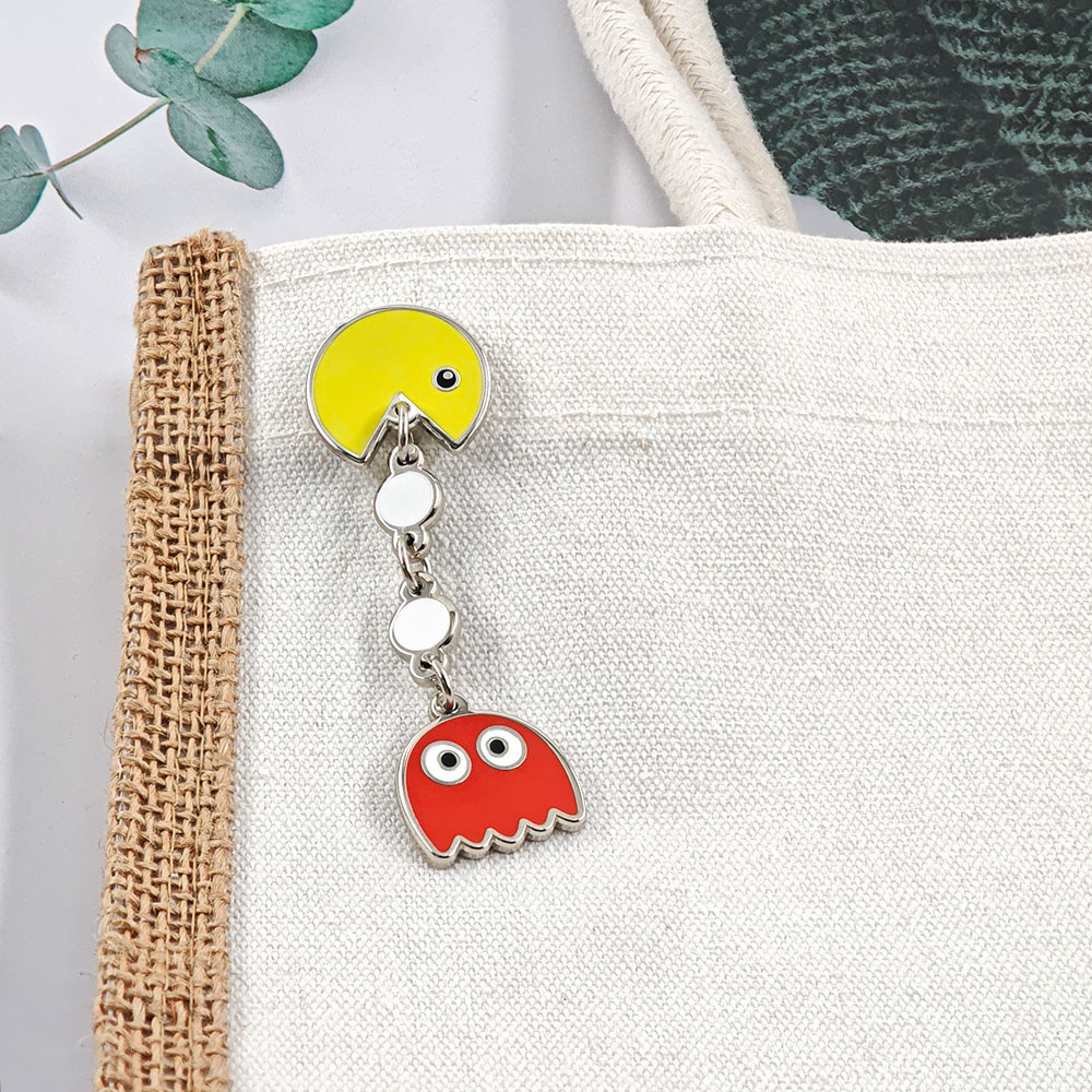 Pac-Man game metal brooch, Pac-Man and Red Ghost enamel badge, cute cartoon pendant pin