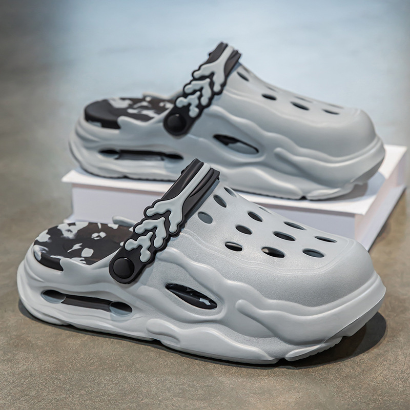 Zapatos con agujeros para hombres y mujeres, suela gruesa antideslizante, zapatillas de dos desgaste Baotou, sandalias calientes de celebridades de Internet Douyin de verano para hombres