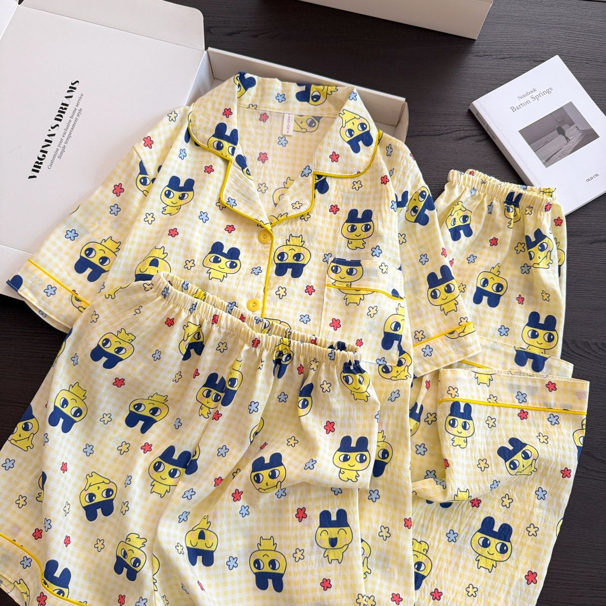 Nube transfronteriza algodón de tres piezas amarillo magui pijamas de mujer adorable con solapa pantalones de mangas cortas set de ropa para el hogar