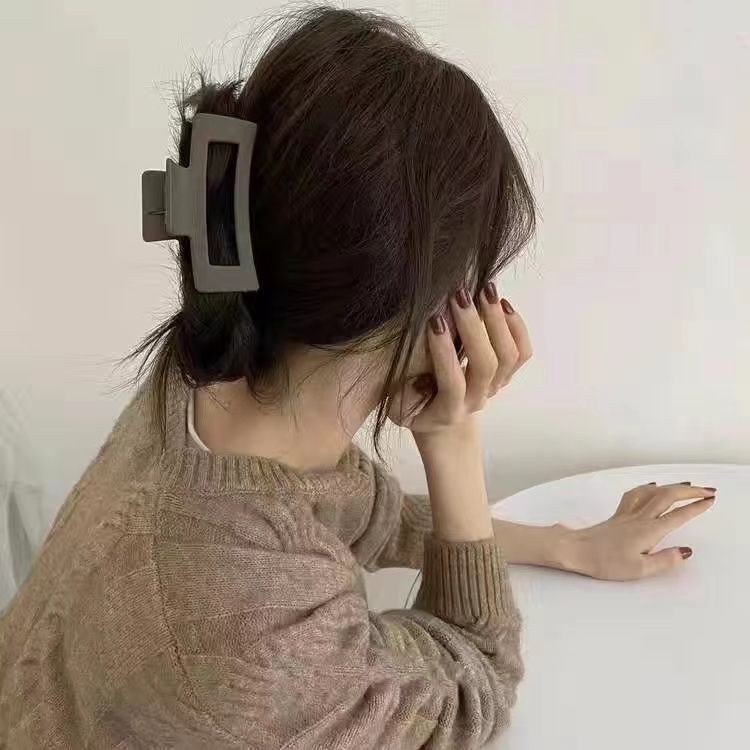 新しいヘアクリップ、大きなスクエアレターグリップ、ファッショナブルなヘアアクセサリー、卸売シャーククリップ、工場直販、幾何学的要素