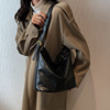 Trend fashionable polyurethane capacious shoulder bag, shopping bag, one-shoulder bag, 2022 collection