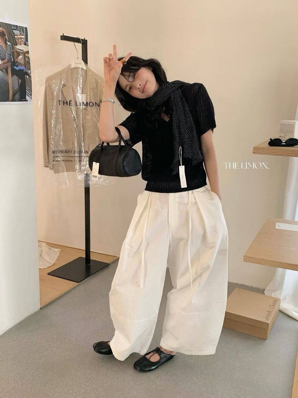 Áo thun nữ cổ polo phối ren họa tiết thắt nút tay ngắn — Đỏ thẫm, màu đen, trắng ngà, xanh nhạt chi tiết 22