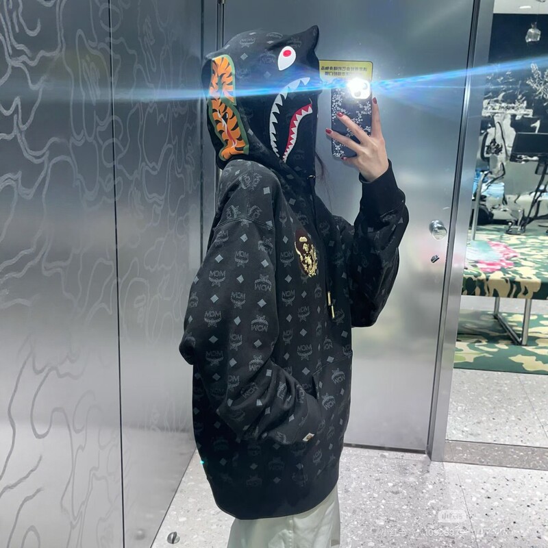 Mcm Collaboration Shark Head Hooded Sweatshirt for Men, Trendy Brand Loose Embroidered Dragon Pattern Jacket, Couple Style Casual Top Mcm Collaboration Shark Head Hooded Sweatshirt for Men, Trendy Brand Loose Embroidered Dragon Pattern Jacket, Couple Style Casual Top