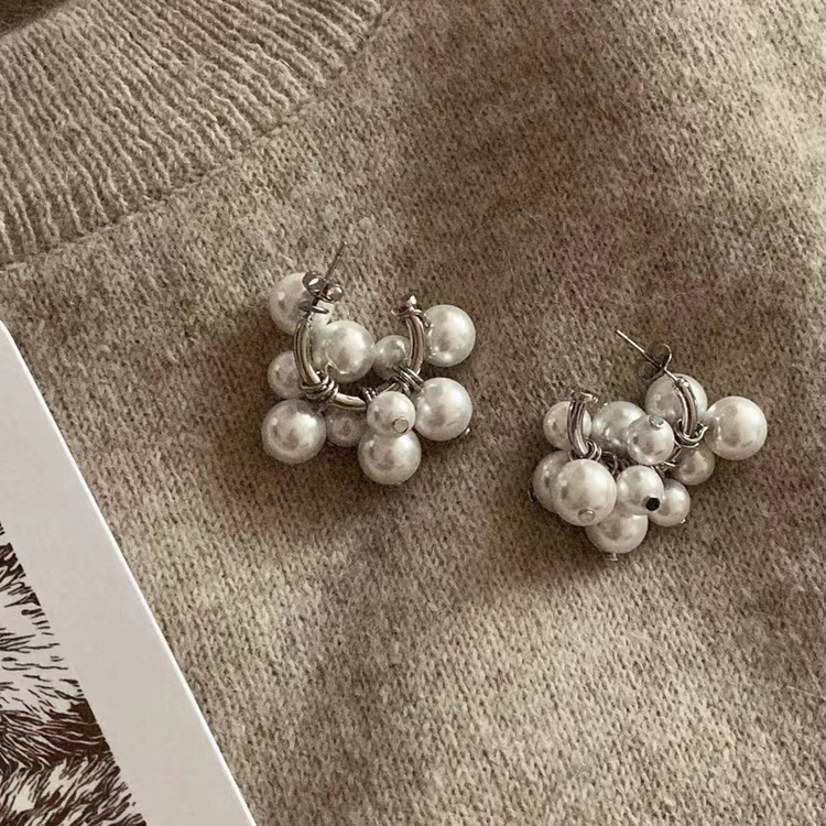 I blogger giapponesi e coreani di INS condividono lo stesso temperamento di nicchia, orecchini a forma di fiore di perle dolci, orecchini a forma di C staccabili_voghion.com