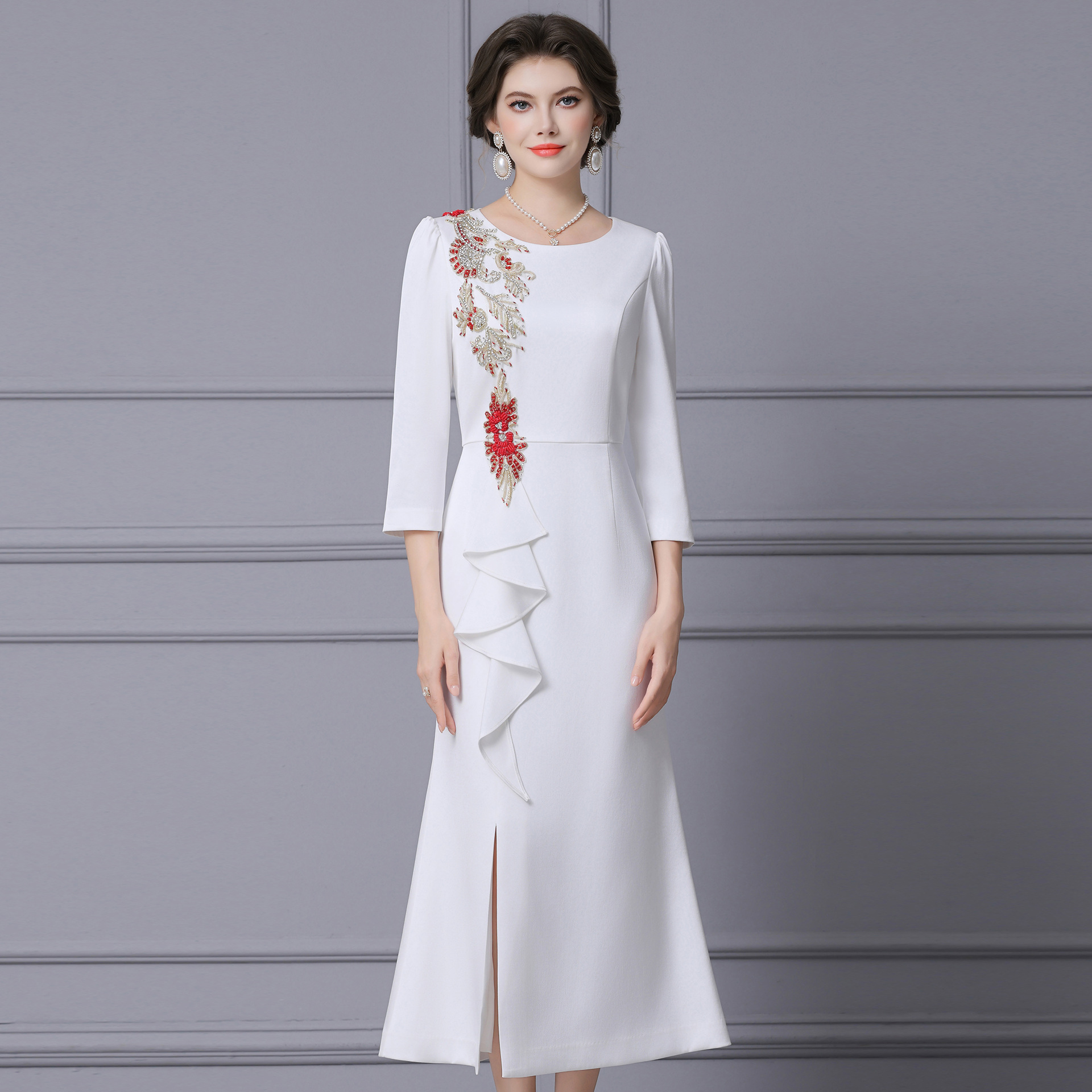 Zhilì Early Autumn Powerful Aura Dress 2026 New Model Banquet White Rhinestone Ruffle Long Gown Dress