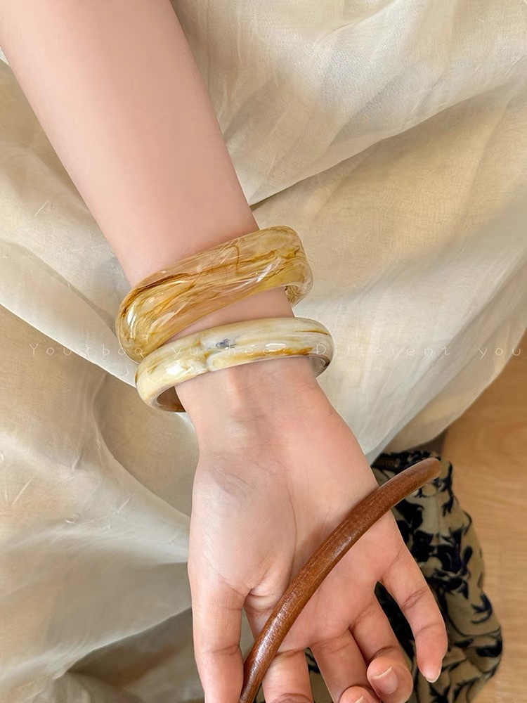 23g Weight Acrylic Pendant Material Bangle Classification Arylic Chain Material 1 Piece Quantity Banquet, Party, Street Occasion Acrylic Material Solid Color Pattern Women's Gender Retro, Streetwear Style Retro Streetwear Solid Color Acrylic Bangles Wholesale 1