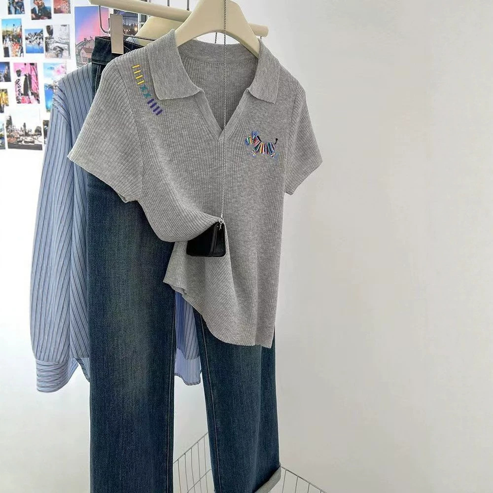 Áo thun polo nữ cổ bẻ tay ngắn thêu hình ngựa nhỏ chất liệu lụa băng mỏng mát — màu xám chi tiết 2