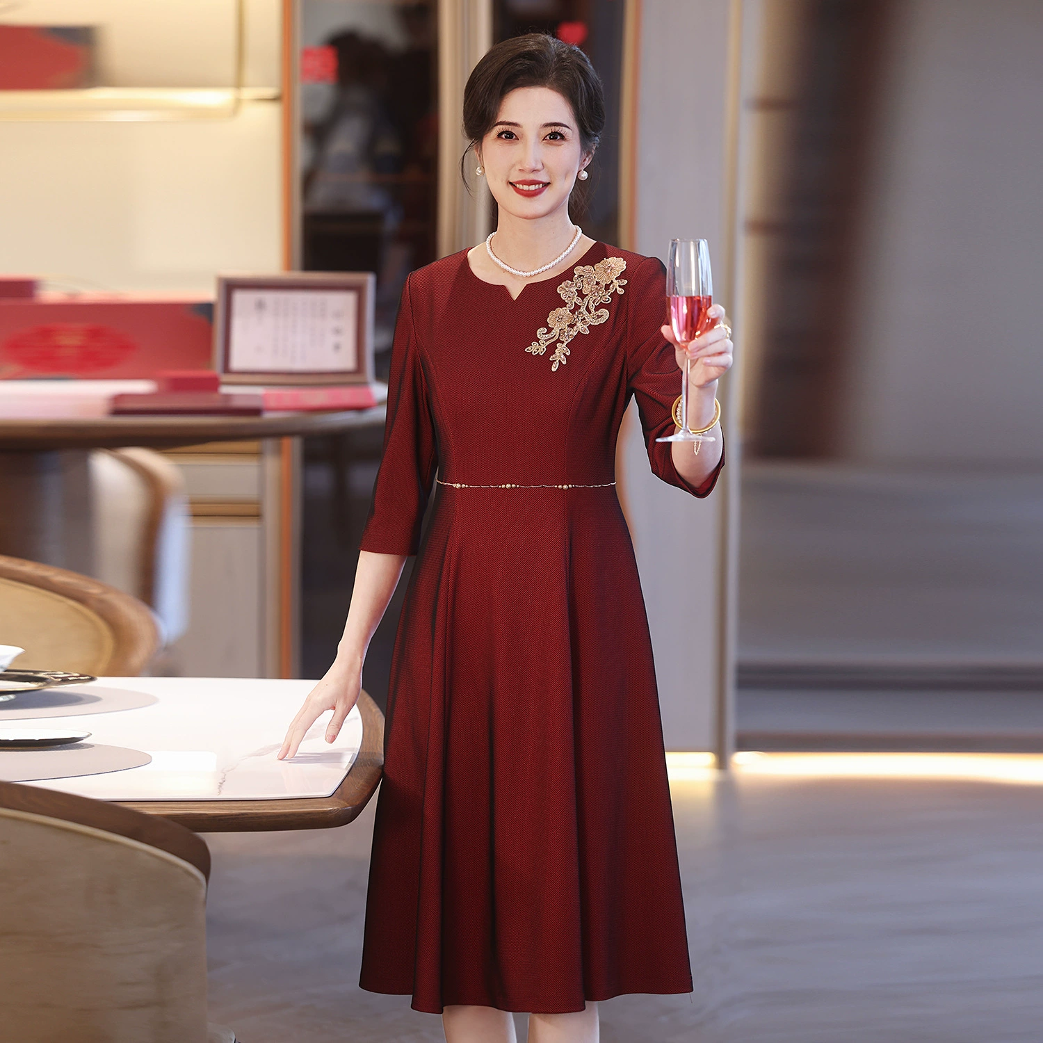 Платье для свадебного банкета для свекрови 2025, новое свадебное платье для матери, праздничное благородное винно-красное платье, закрывающее живот.