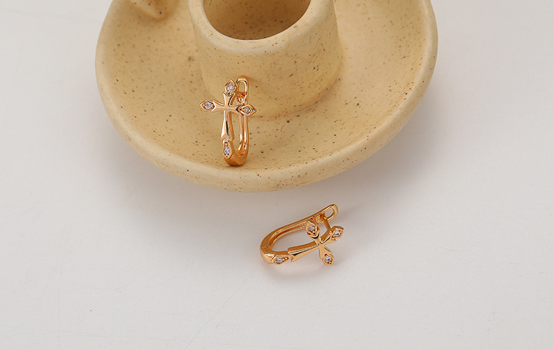 Simple 18k Or Cooper Zircon Croix Boucles D'oreilles display picture 2