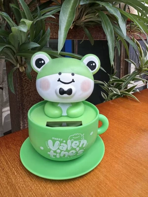 Solar-Powered Panda Bobblehead Ornament, Car ornaments - frog