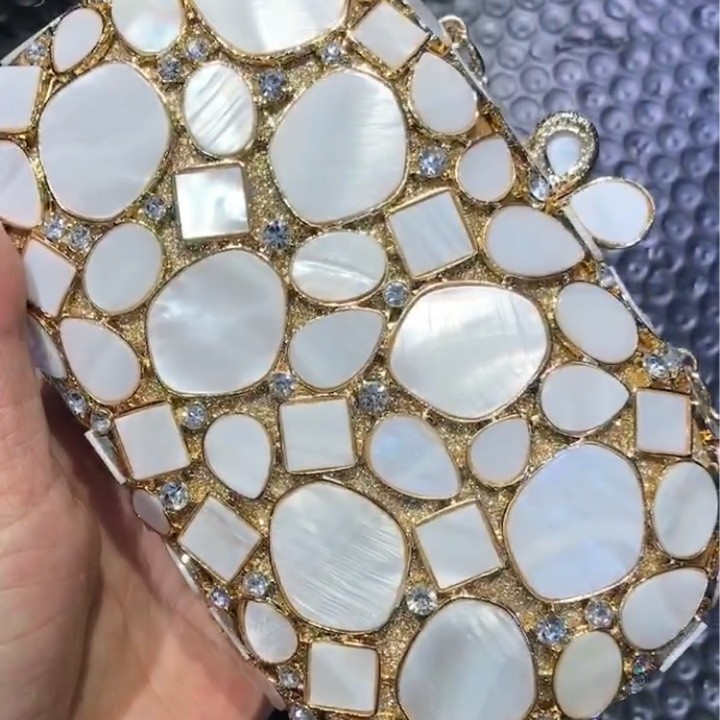 Túi clutch nữ vỏ sò kim loại rỗng đính đá dạ tiệc — Màu vàng