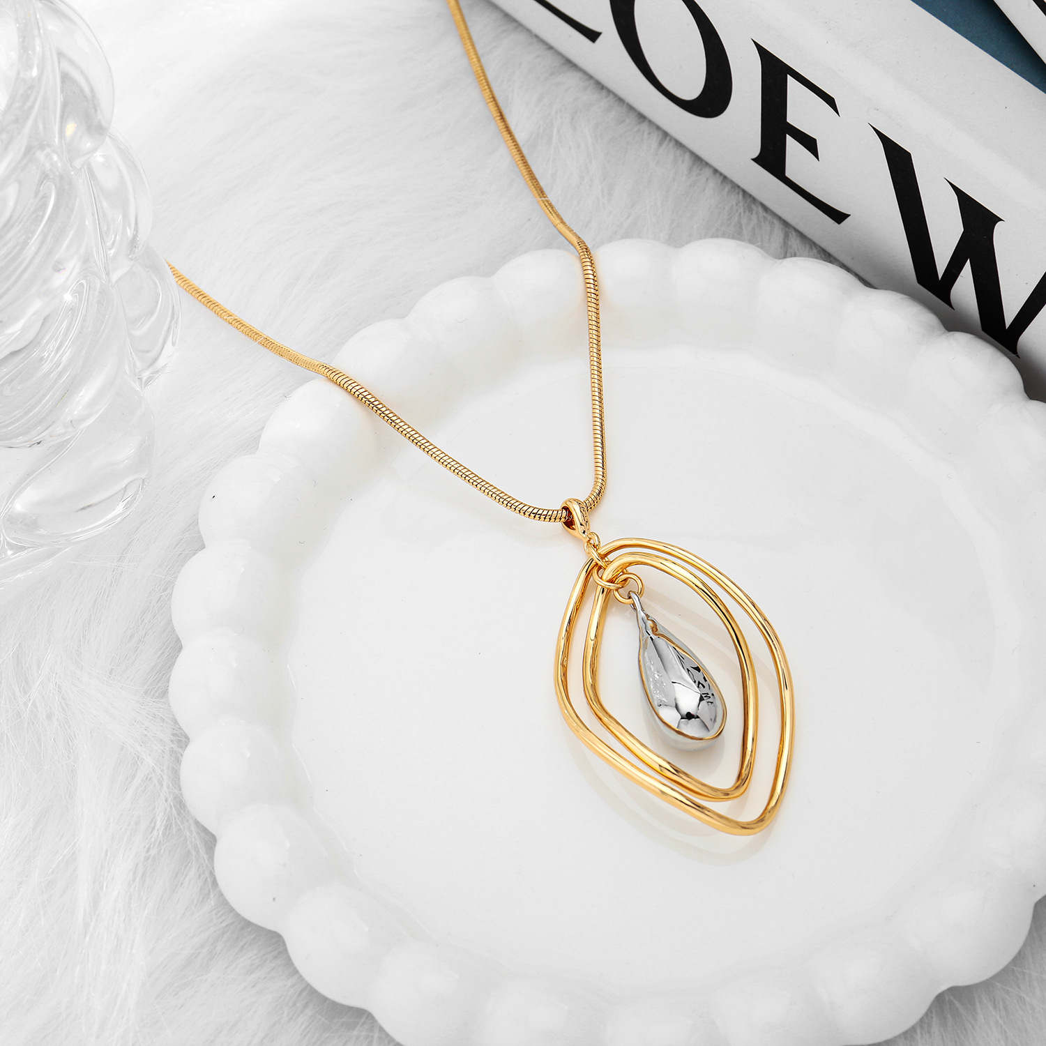 amazon-explosions-hollow-sweater-chain-simple-compact-three-dimensional-necklace-fashion-water-droplets-high-sense-exaggerated-clavicle-chain