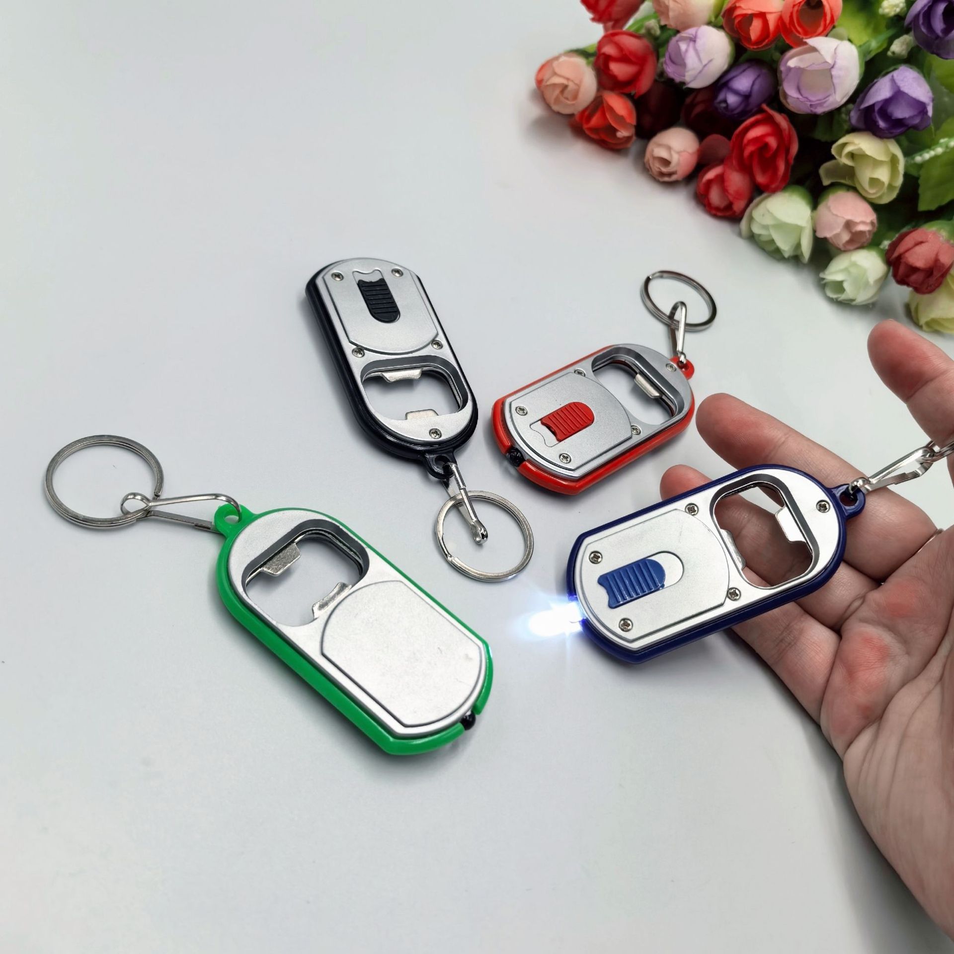 Transfronterizo LED lámpara abre botellas multifuncional cerveza palanca luminosa llavero colgante regalos logotipo imprimible