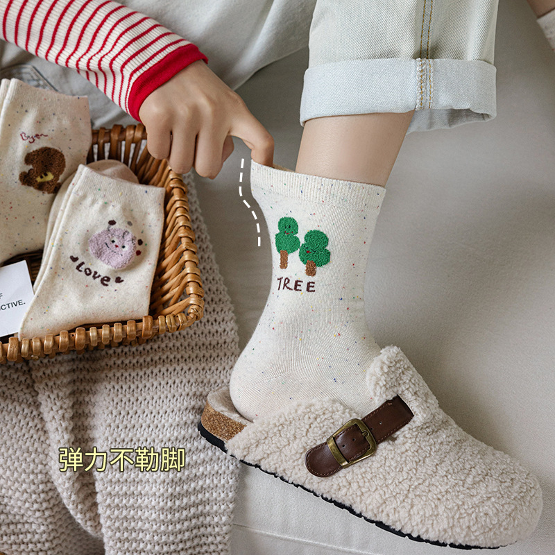 Primavera y verano chicas lindos calcetines de dibujos animados calcetines japonesas leche blanco punto de hilo calcetines al por mayor
