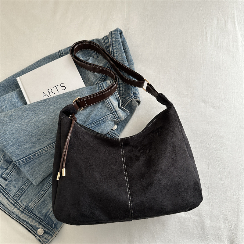 Simple bolso de tote encantador invierno 2024 nuevo estilo versátil bolso de hombro de este año bolso casual para mujeres