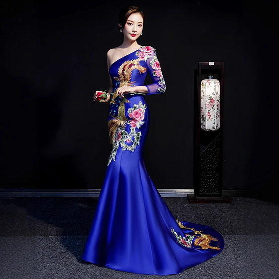 2023 new Chinese-style embroidered catwalk show costume one-shoulder trailing dress blue banquet evening dress