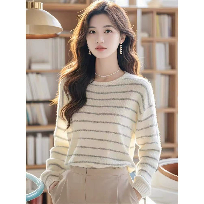 Knitted autumn base body-friendly sweater, oversize
