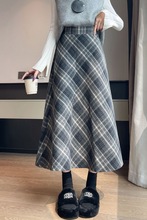 毛呢复古格子半身裙女秋冬2025新款高腰显瘦学院风中长款大摆裙子