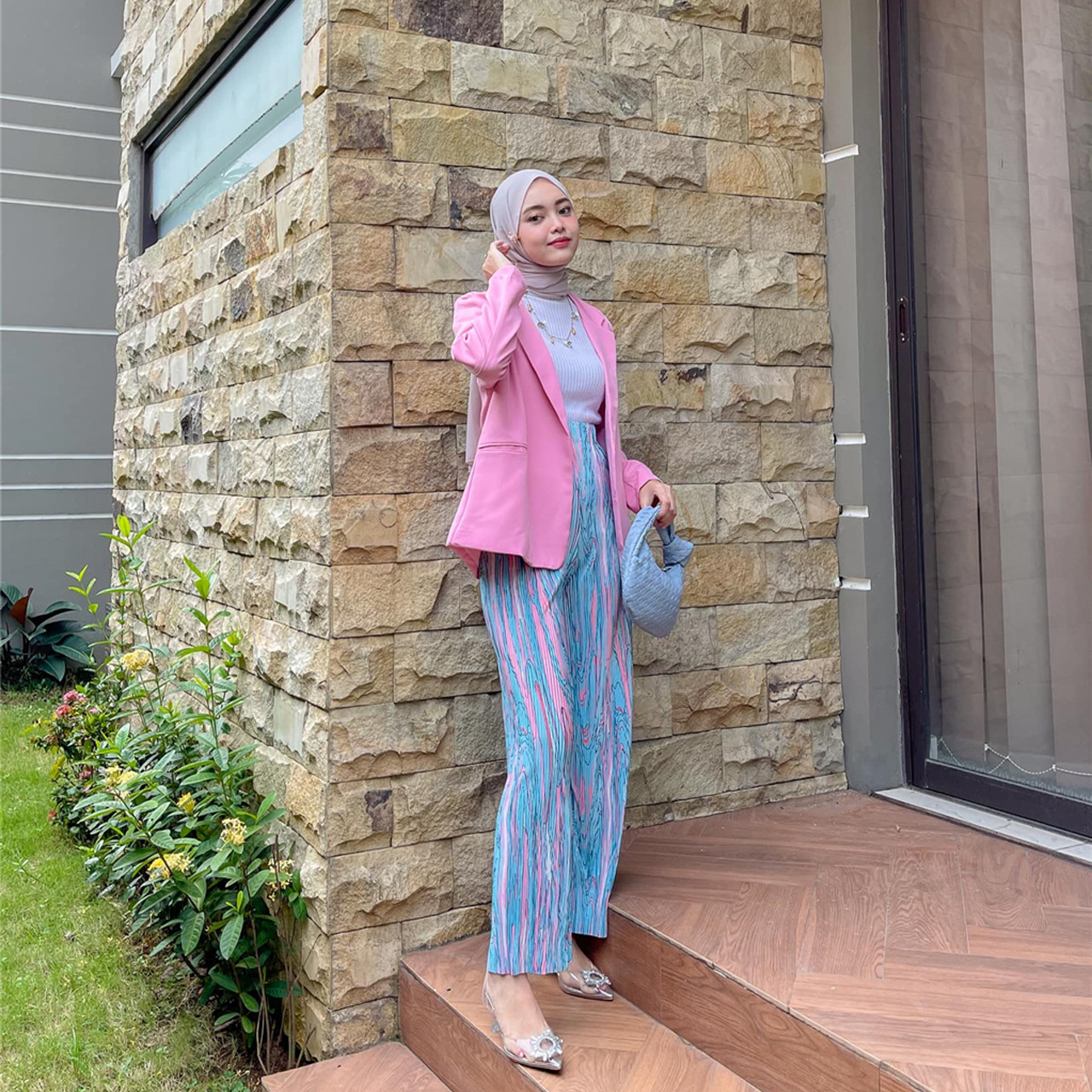 I nuovi pantaloni larghi a gamba larga da donna sono pantaloni indonesiani malesi slim e pieghettati tinti in cravatta._voghion.com