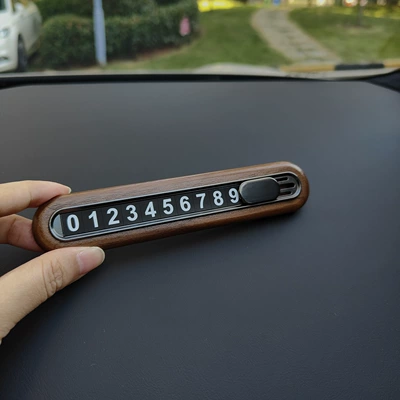 high-quality feel, Nömrəli dayanma kartı - minimalist-style-walnut-wood-metal-license-plate