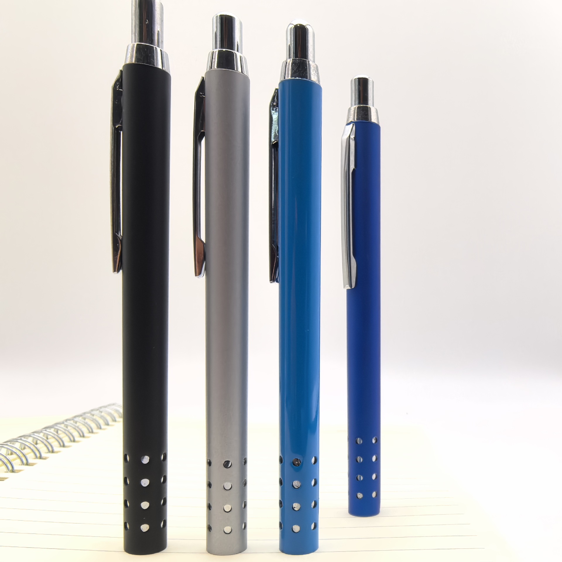 Metal multicolor 24 agujeros bolígrafo hotelero publicidad creativa bolígrafo regalo fino bolígrafo de metal personalizado