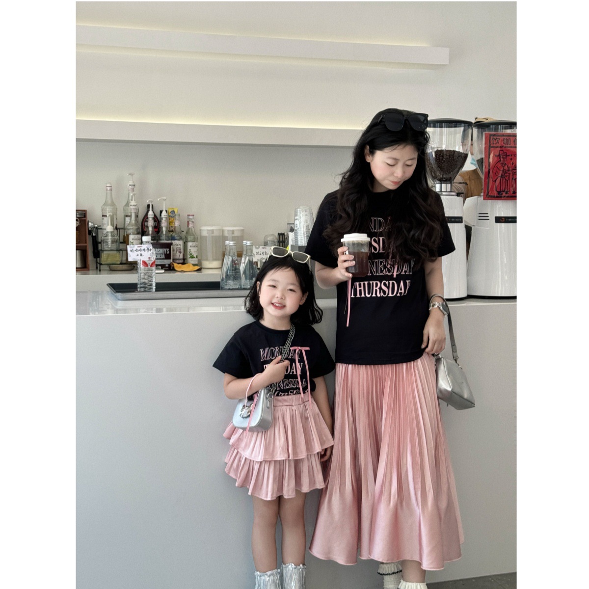 Padres-hijos de verano estilo coreano 2024 niñas 100 pantalones letras extranjeras camiseta de dos piezas madre-hija verano