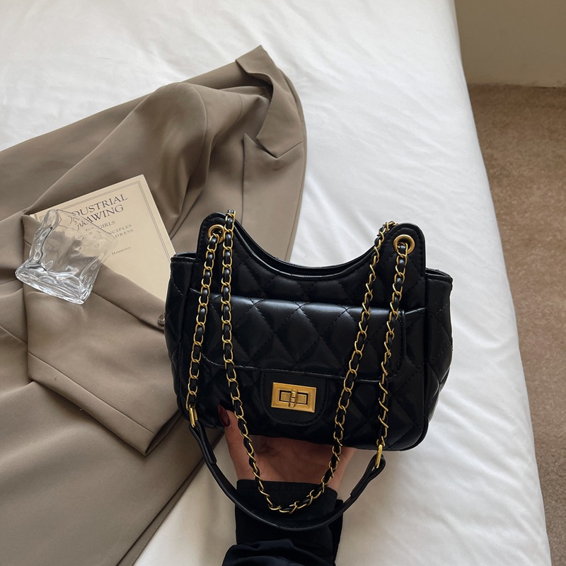 女性のためのハイエンドの質感の菱形チェーン脇の下バッグ 2024 新しいトレンディな多用途人気の小さな正方形のバッグシングルショルダークロスボディバッグ