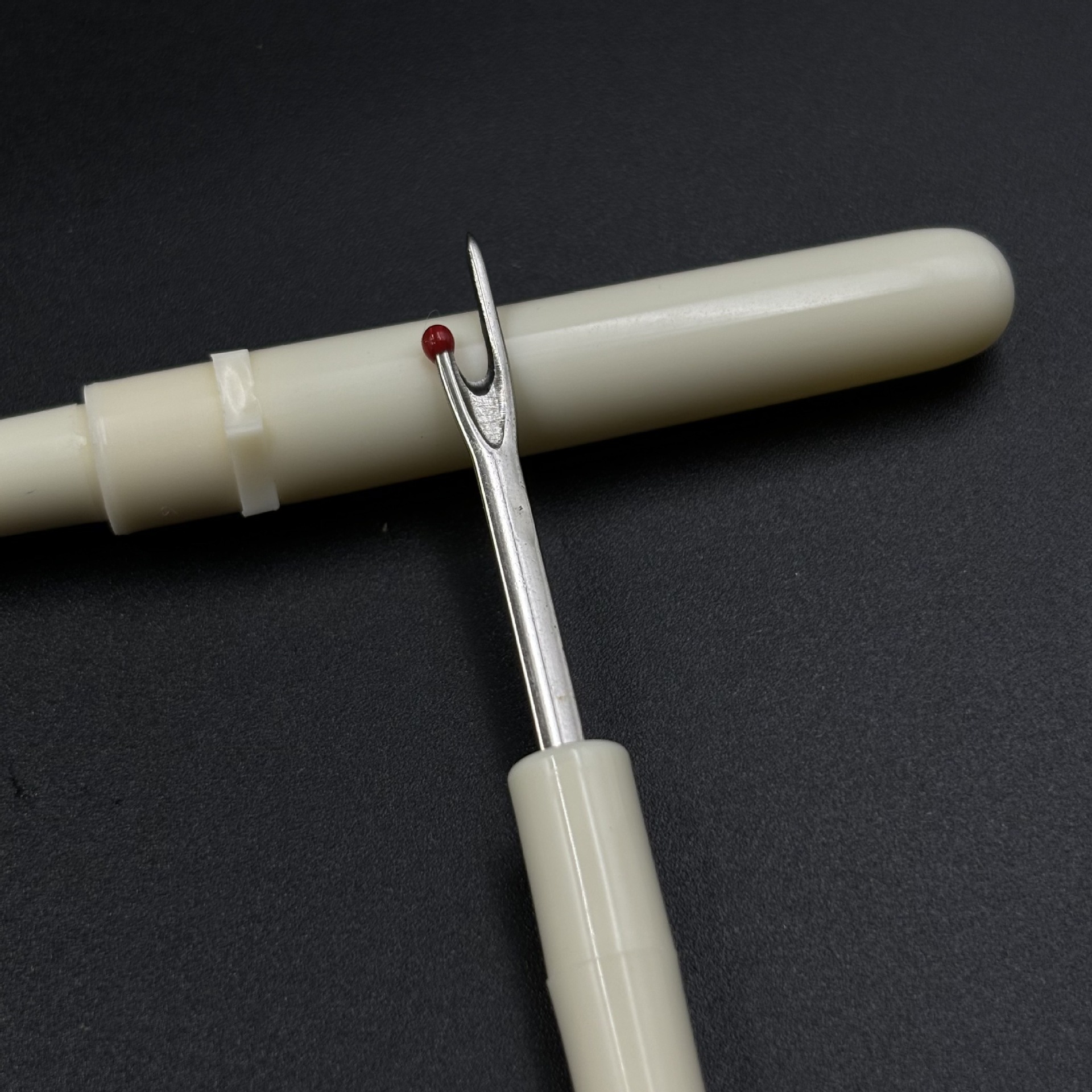 Cuchillo de alambre de acero al carbono al por mayor, desmontador de costura de punto de cruz, herramienta de tejido de hilo de mango de plástico de color para el hogar