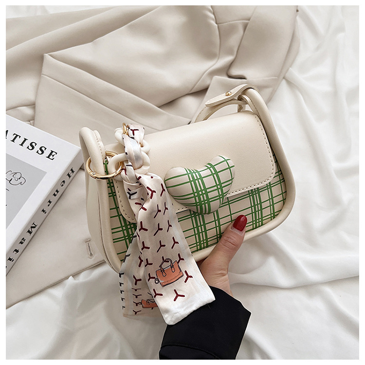 Women's Basic Fashion Geometric Heart Lattice Soft Surface Square Magnetic Buckle Shoulder Bag Square Bag Pu Leather Shoulder Bags display picture 2