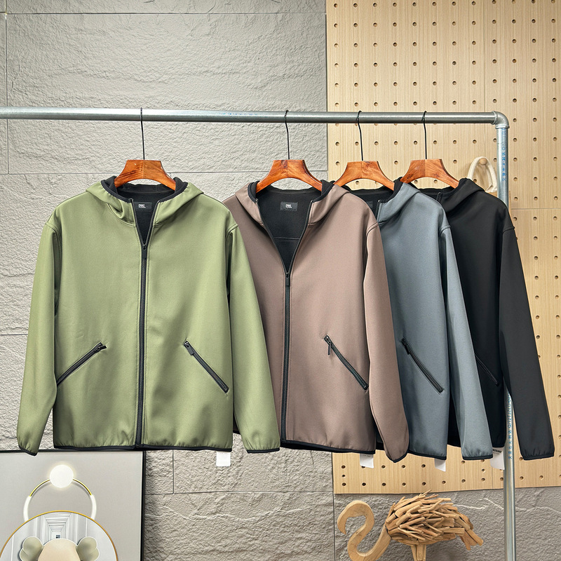 Outdoor Soft Shell Jacket Windproof Heat Storage Wear-Resistant Elastic 2025 Autumn and Winter Men's Composite Velvet Warm Hooded Jacket Trendy