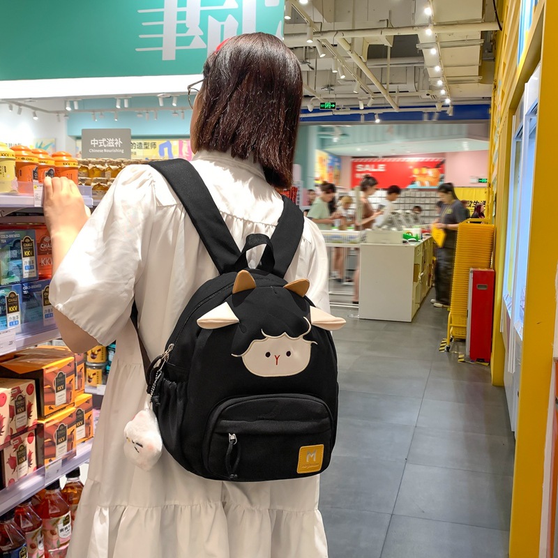 Mochila de niña de cordero encantadora, mochila de estudiantes universitarios de moda extranjera, 2024, nueva mochila de damas de comercio exterior