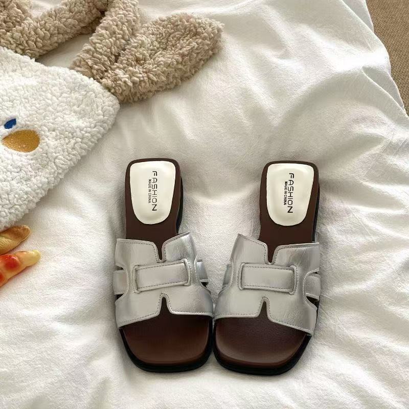 Aumentar la altura de la base gruesa de las zapatillas de verano para mujeres 2026 nuevas zapatillas de color sólido transpirables de tejido antideslizante francés
