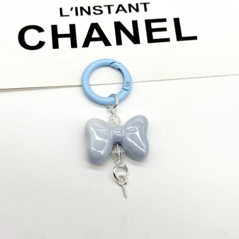 蝶結びのキーホルダーのカバンはスプリングを掛けてdiyのアクセサリーの部品を掛けます。|undefined