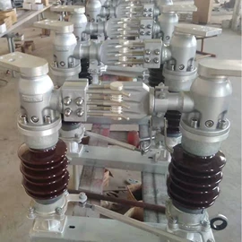 隔离开关;绝缘子;绝缘套管