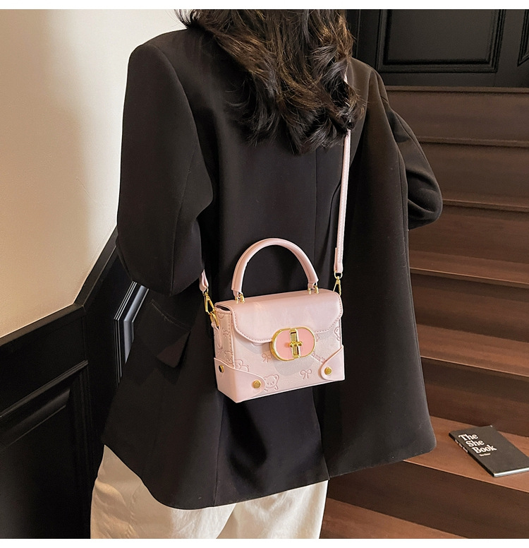 Korean-style fashionable color-blocking small square handbag with a high-quality feel, a new summer 2025 stylish and versatile women's crossbody bag undefined
