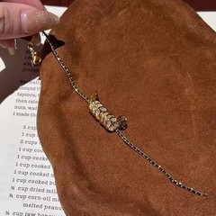 小紅書の爆発金がいっぱいになった金貨の黒金の鎖2025の新型の高級な貨幣の手の装飾品は代行します。