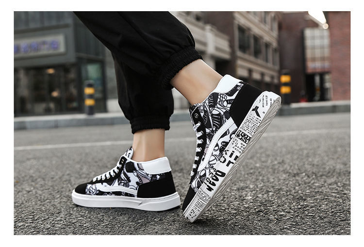 נעלי ספורט גבוהות שחורות