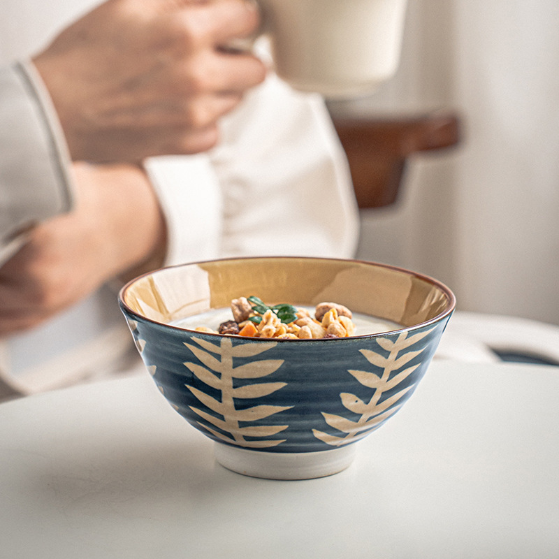 Olvídate de la preocupación de la hierba tazón de cerámica de arroz de pies altos tazón de arroz de estilo japonés tazón de mesa tazón de comida de vacaciones felices en la casa tazón exportación transfronteriza