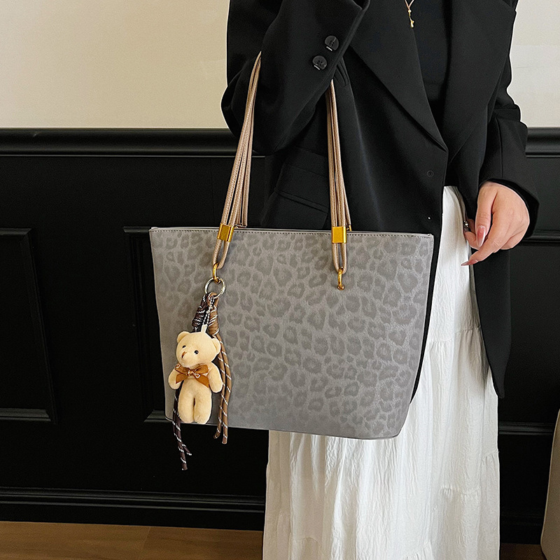 Foreign Trade Retro Leopard Print Handbag for Women 2026 New Trendy Fashion Large Capacity Commuter Shoulder Tote Bag Foreign Trade Retro Leopard Print Handbag for Women 2026 New Trendy Fashion Large Capacity Commuter Shoulder Tote Bag