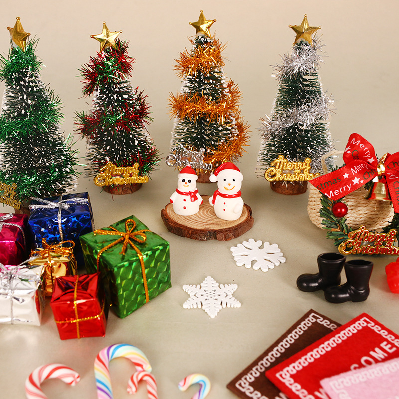 Cross-border holiday decoration artificial wreath snowman Christmas tree venue arrangement Christmas atmosphere scene miniature accessories