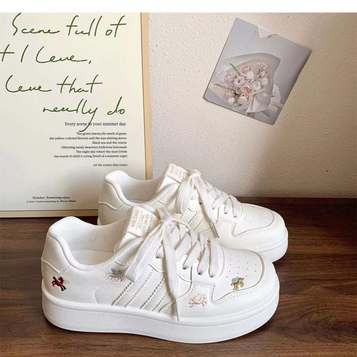 Belle primavera y verano, zapatos casuales bordados para mujeres, 2026 nuevos zapatos de estilo ligero y portátil de alto valor de calle.