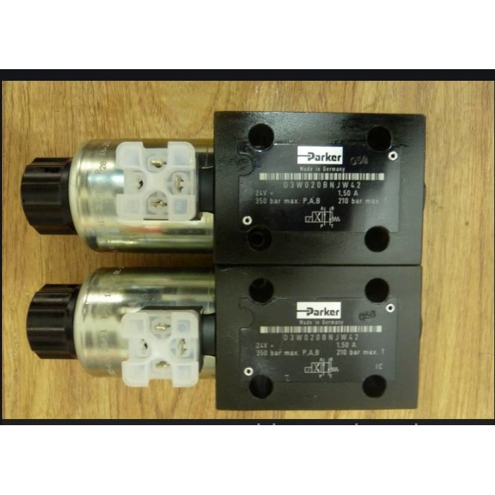 Американский соленоидный реверсивный клапан Parker: D31DW002C2NTW в наличии