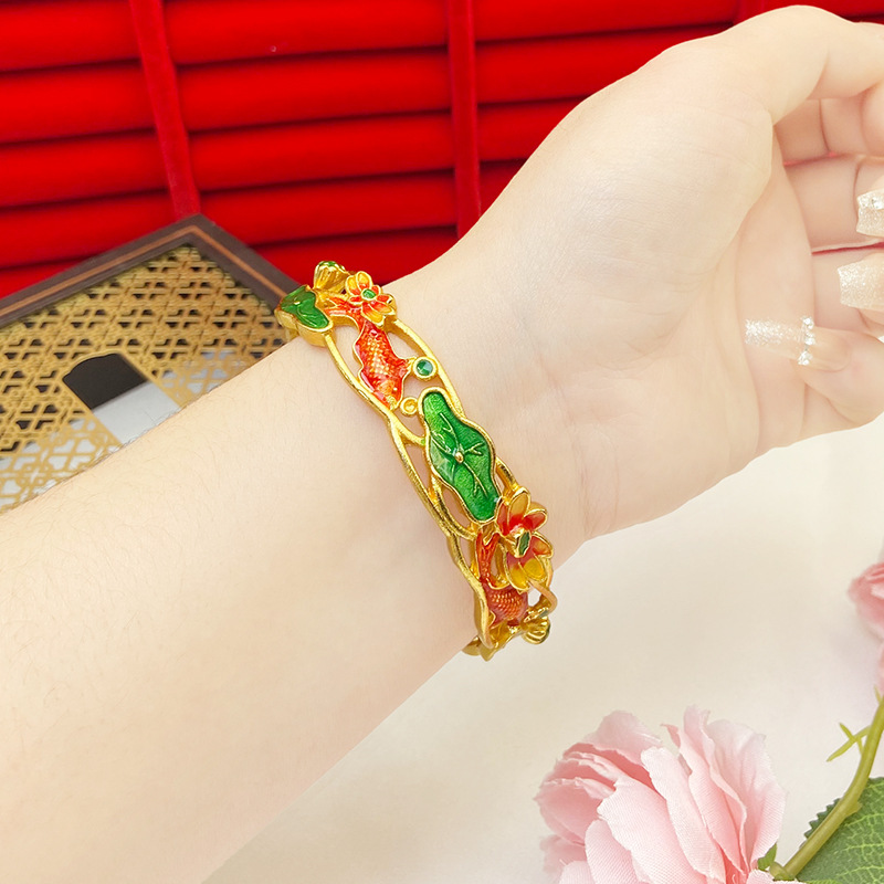 Esmalte Lotus Pond Moonlight pulsera abierta de alto grado de diseño de nicho retro elegante todo fósforo Luz de lujo arena joyería de oro